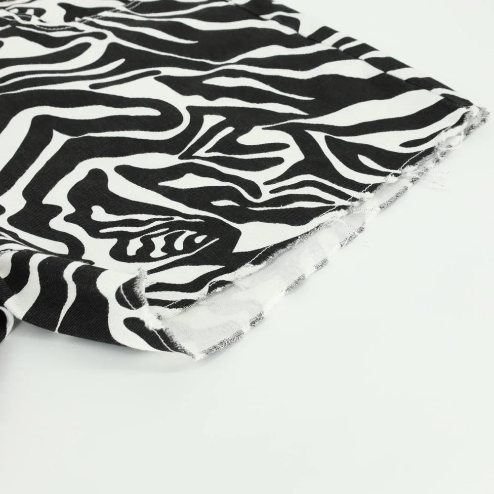 SHEIN Women Zebra Print High Waisted Raw Hem Denim Shorts Black White Size 2XL‎
